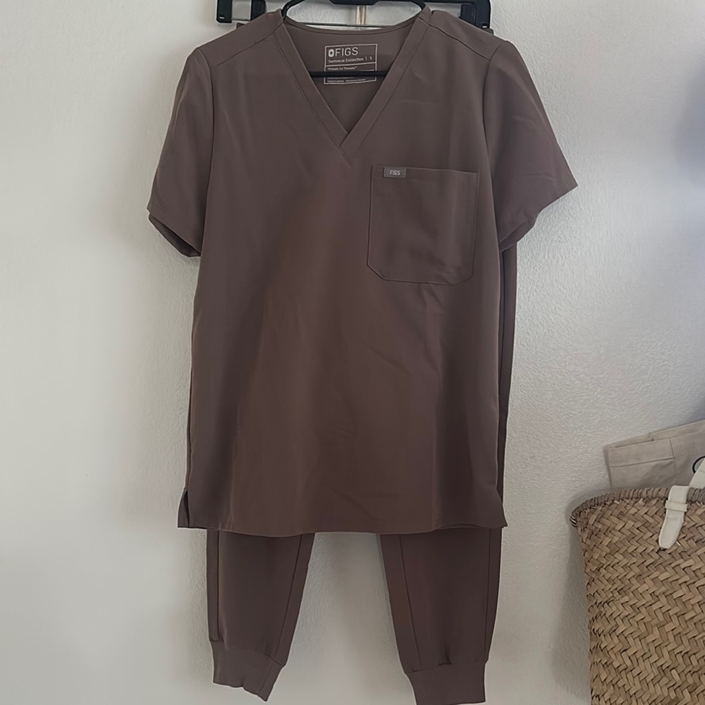 Figs Smokey Taupe Scrub Set